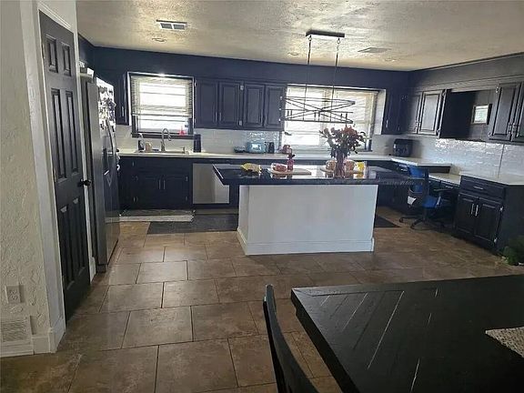 5th image of 2911 NW Templeton Ter