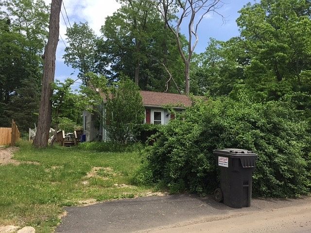 2nd image of 371 Bennetts Farm Rd