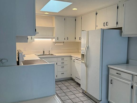 3rd image of 2676 Carbona St