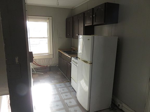 3rd image of 139 1/2 E Main St #139-1/2