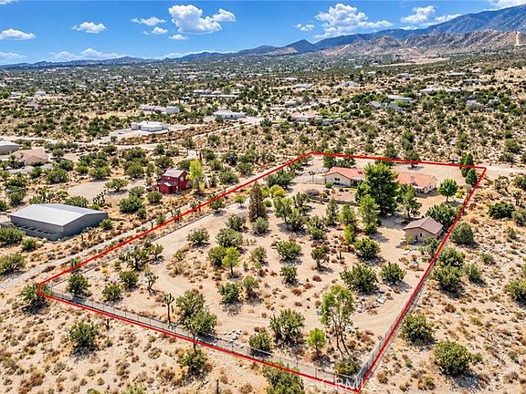 3rd image of 150 Smoketree Rd
