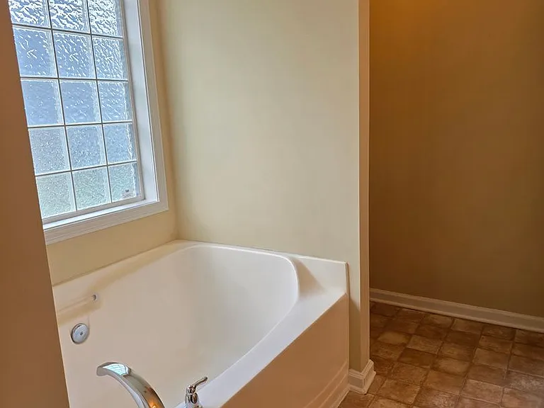 233 Overlook Dr — Photo 13