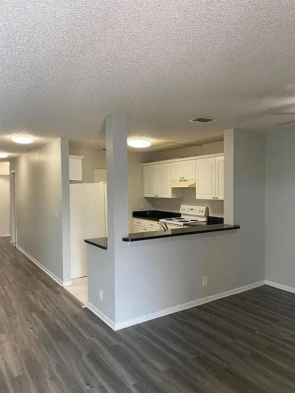 3 bed, 1217 sqft, $2,350 — Photo 1