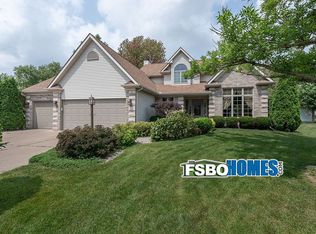 2910 48th Ave, Bettendorf, IA 52722