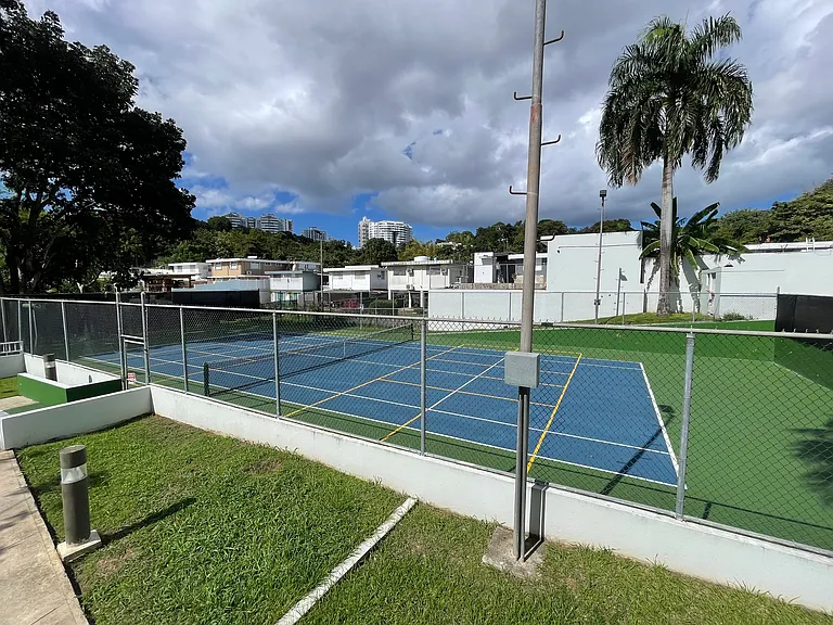 100 Marginal Martinez Nadal Granada Park — Photo 16
