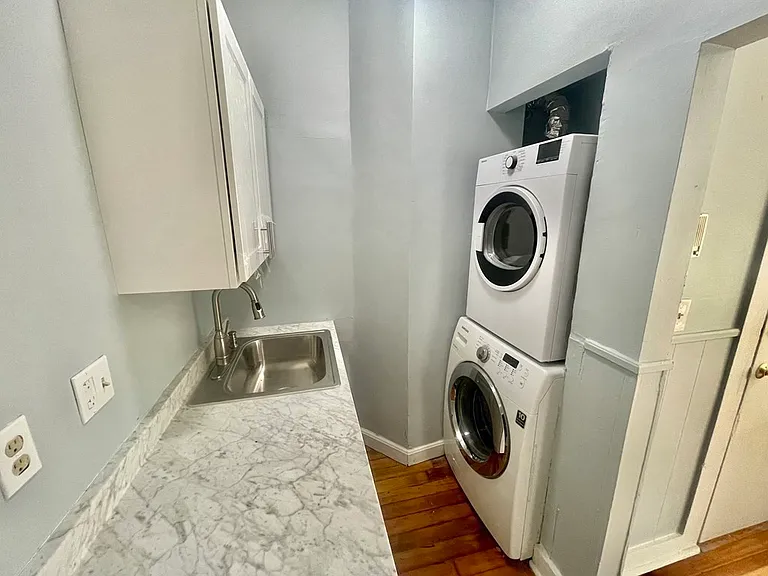 255 Jefferson Ave #2 — Photo 5