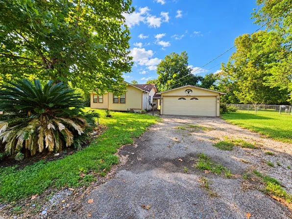 805 Alice St, Sweeny, TX 77480