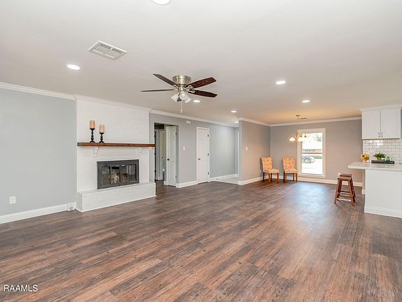 3rd image of 304 Mosser Dr