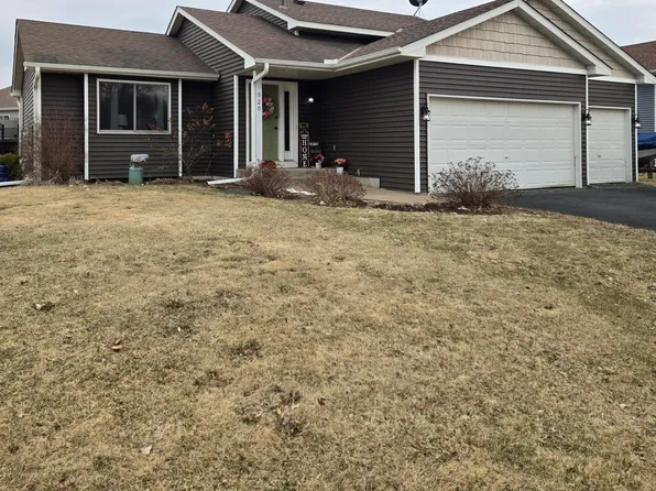 920 W 9th St, Rush City, MN 55069