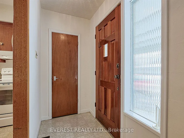 99 Rochman Blvd — Photo 23