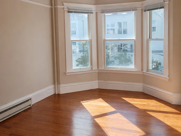 586 Cole St — Photo 1