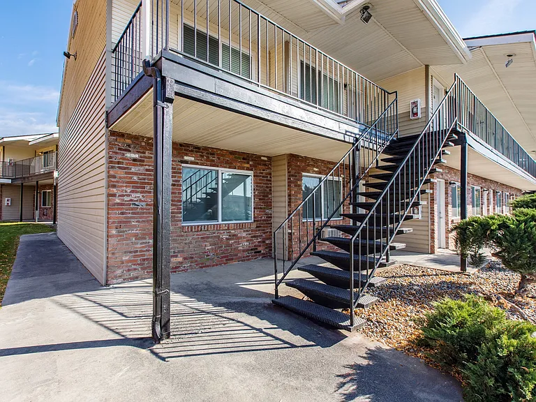 The Lakes Apartments — Photo 27