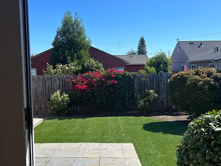 1101 Irwin St — Photo 10