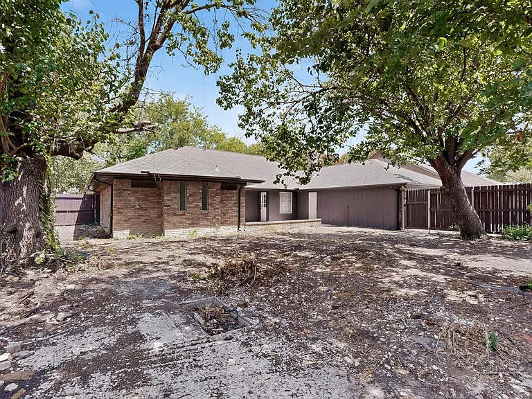 2308 Chamberlain Dr — Photo 47