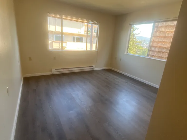 748 Oakland Avenue Apartments — Photo 7