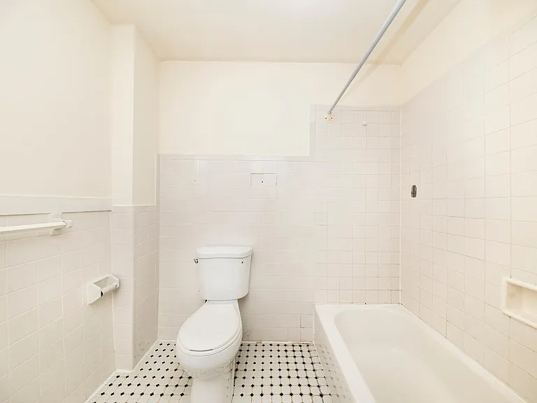 2218 Fitzwater St #A — Photo 12