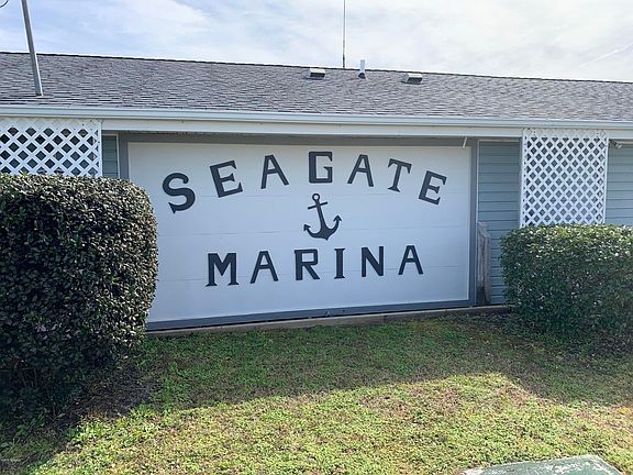 4th image of 164 Country Club Ln