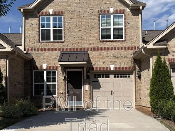 2953 York Place Dr, Walkertown, NC 27051