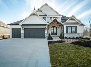 369 NW Patch Ct, Lees Summit, MO 64081