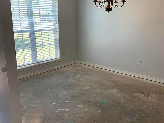 4th image of 10402 Steeplechase Dr