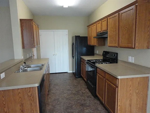 7040 Lindentree Ln — Photo 2
