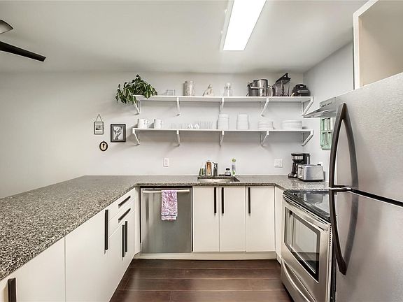 5th image of 1223 N Race St APT 204