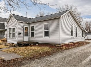 806 6th Ave, Vinton, IA 52349