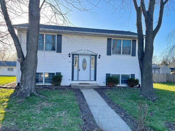 108 S Putnam St, Bunker Hill, IL 62014