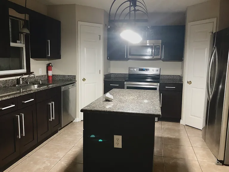 1253 Stonewater Cir — Photo 3