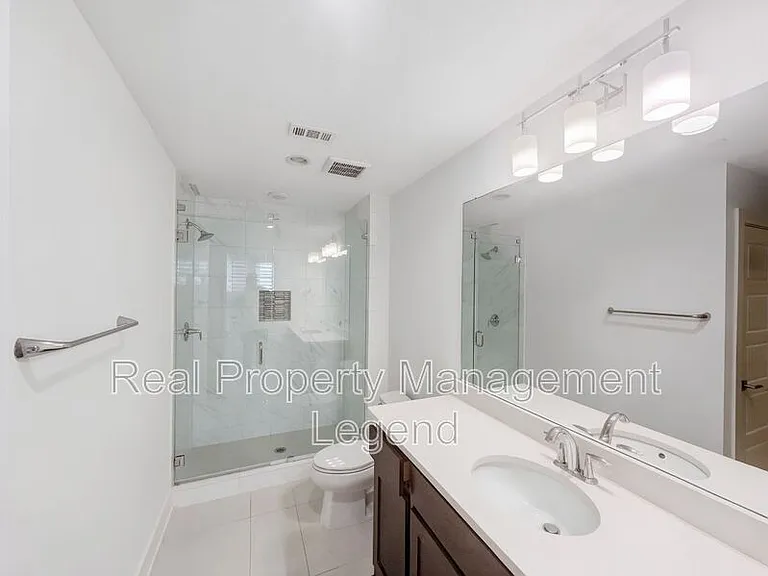 809 Jamestown Ln — Photo 10