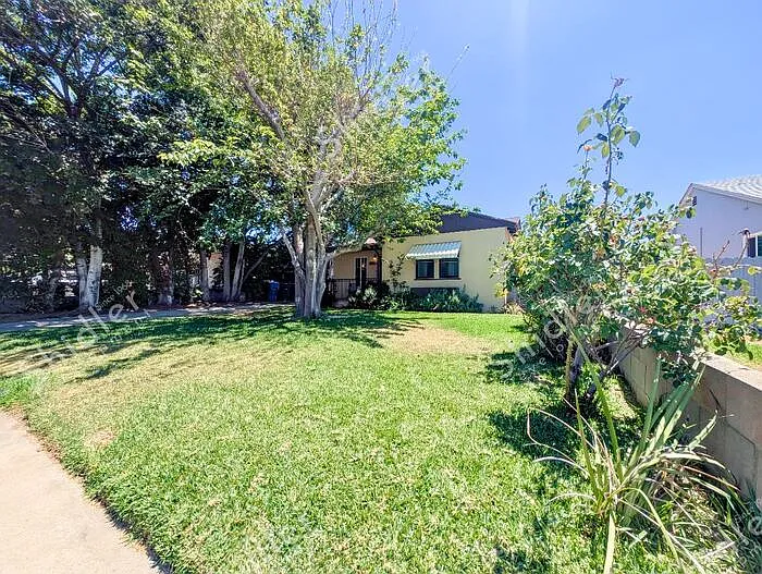 2 bed, 1.0 bath, 772 sqft, $2,295 — Photo 2