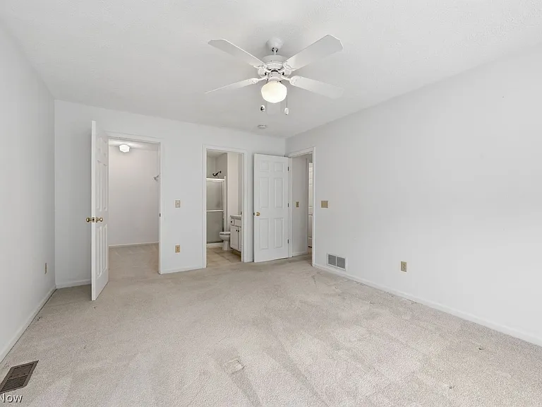 9215 Hickory Ridge Dr — Photo 14