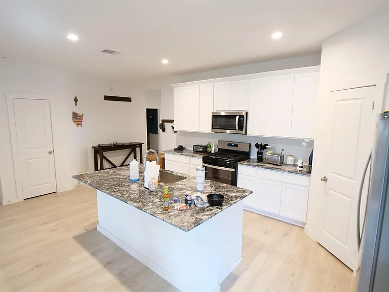 1303 Lucciola Ln — Photo 11
