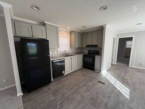 4th image of 1104 Deep River Ct