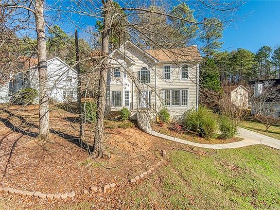3rd image of 554 Lone Oak Dr