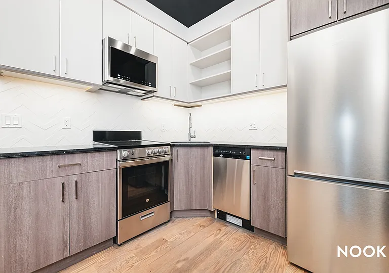 586 E 32nd St #4B — Photo 1