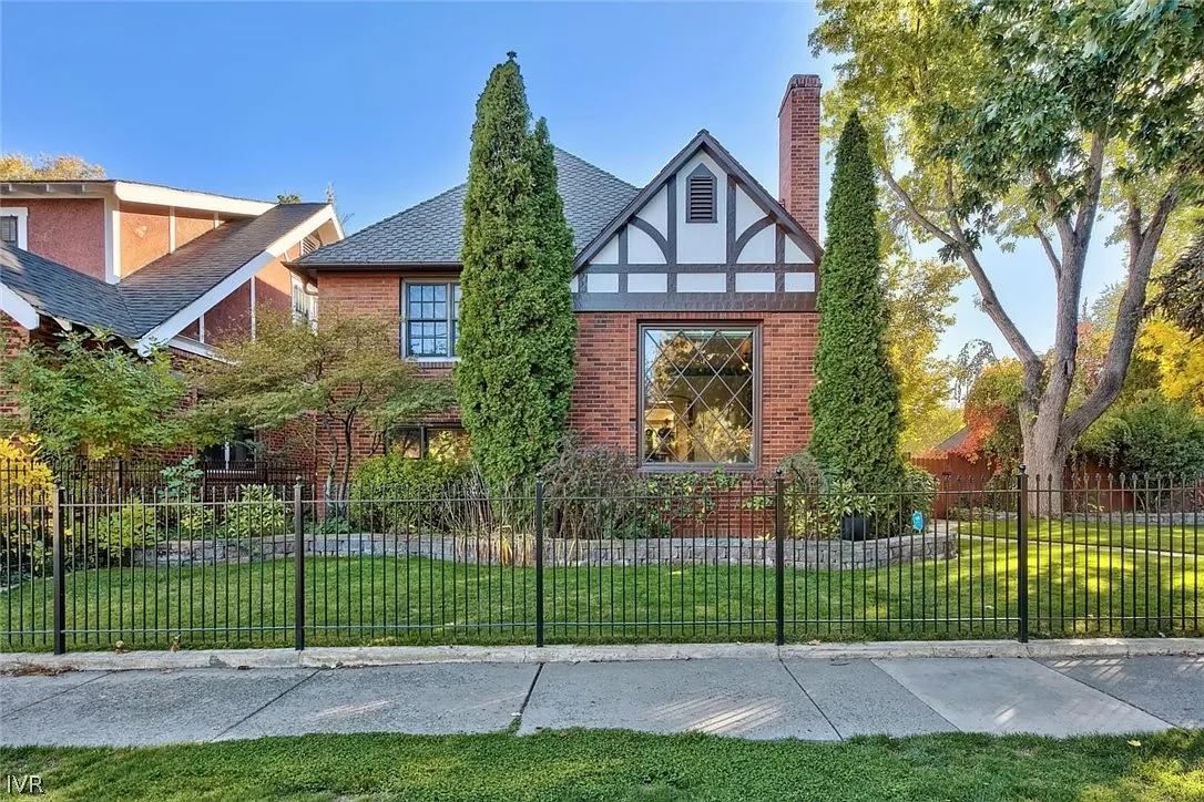 610 California Ave photo 1