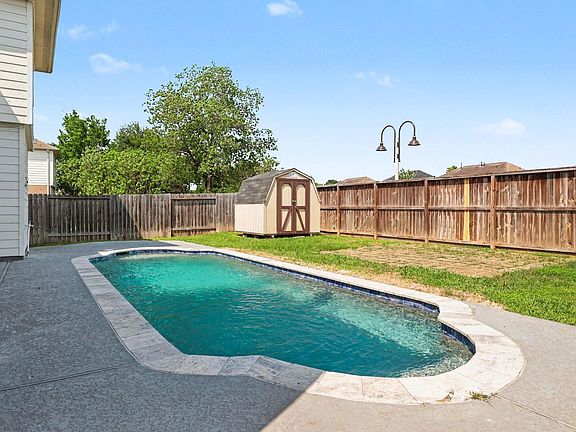 4th image of 22310 Lamaster Ln