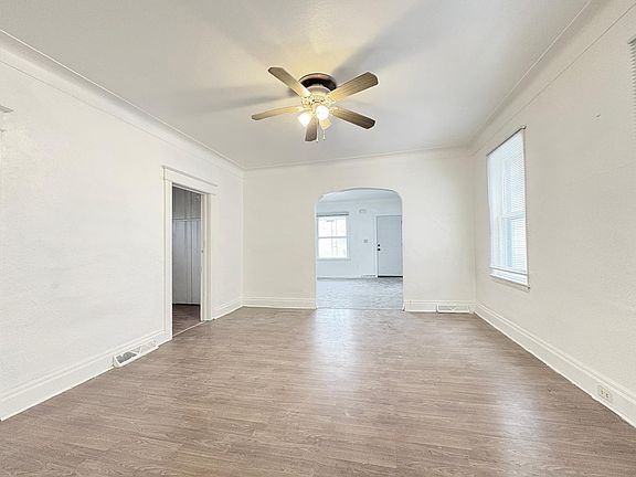 5th image of 427 Bronson Ave #1