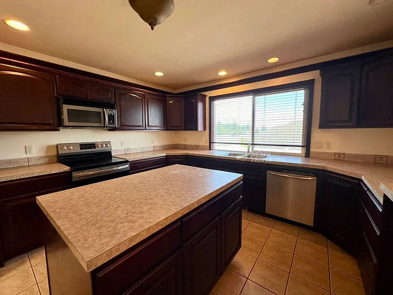 1331 SW Harbor Vista Cir — Photo 14