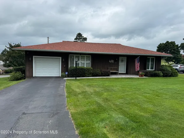 901 Longview Ter, Waverly Township, PA 18411