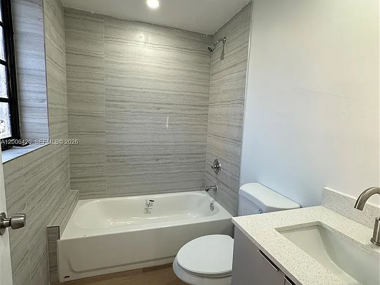 1619 Jefferson Ave #16 — Photo 6