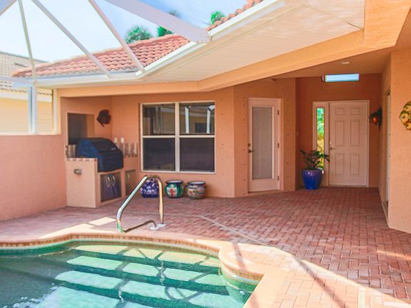 Pool & Built-In Grill