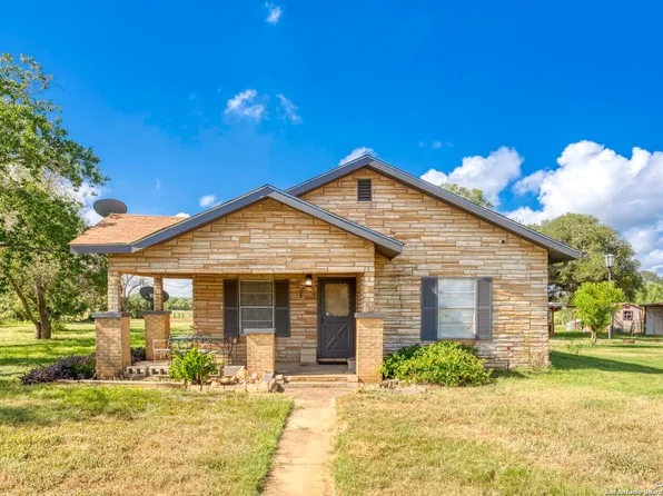 325 County Road 327, Adkins, TX 78101