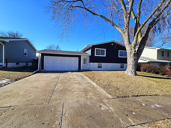 2nd image of 1322 Calvin St