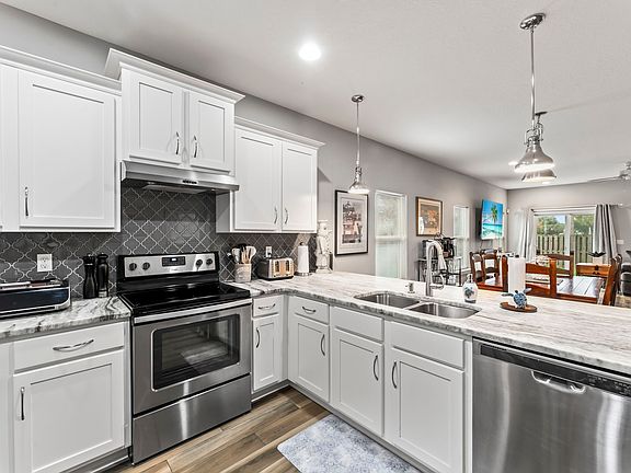 3rd image of 437 5th Ave S