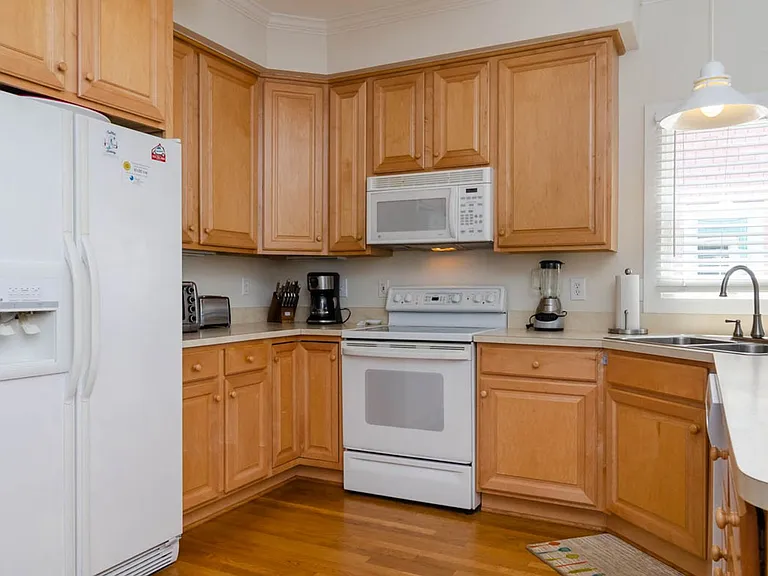 10 Meier St #B — Photo 9