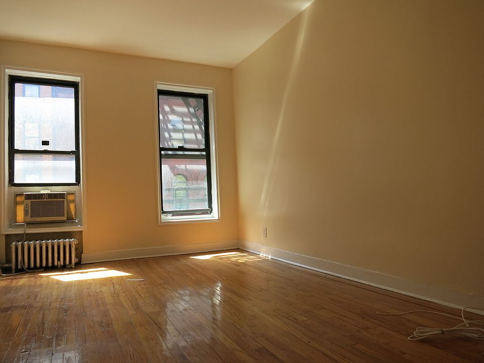 2nd image of 324 W 43rd St APT 3A