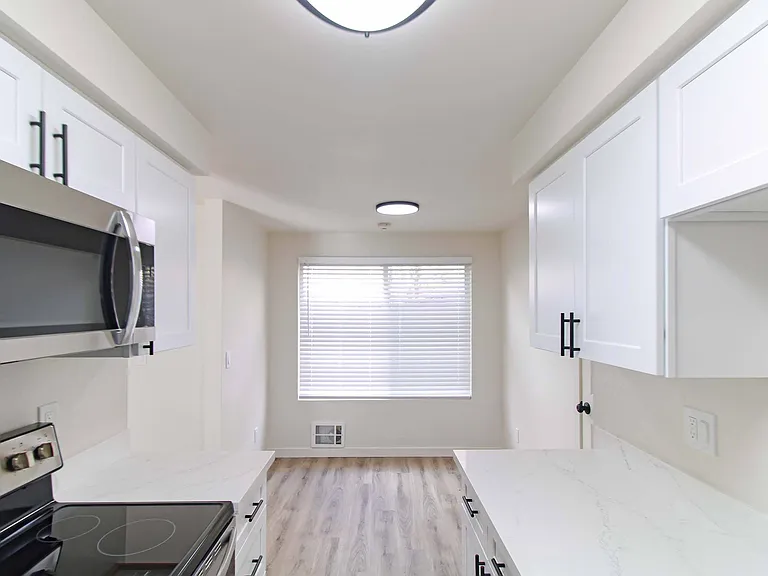 2 Bed 1 Bath - Kitchen