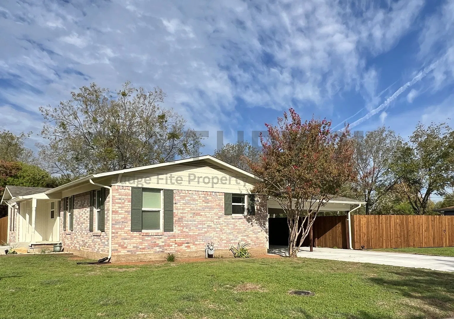 Updated 3/1 Near Historic Granbury Square For Rent! — Photo 3